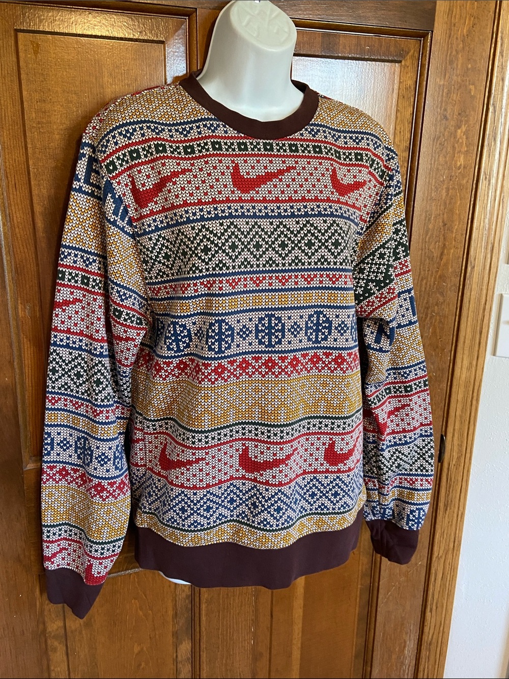 Nike Sweatshirt Mens Small Multicolor Fair Isle Holiday Swoosh Pullover Sweater